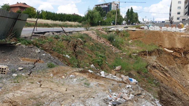 Shembet dheu në afërsi të Pallatit të Drejtësisë, policia arreston pronarin