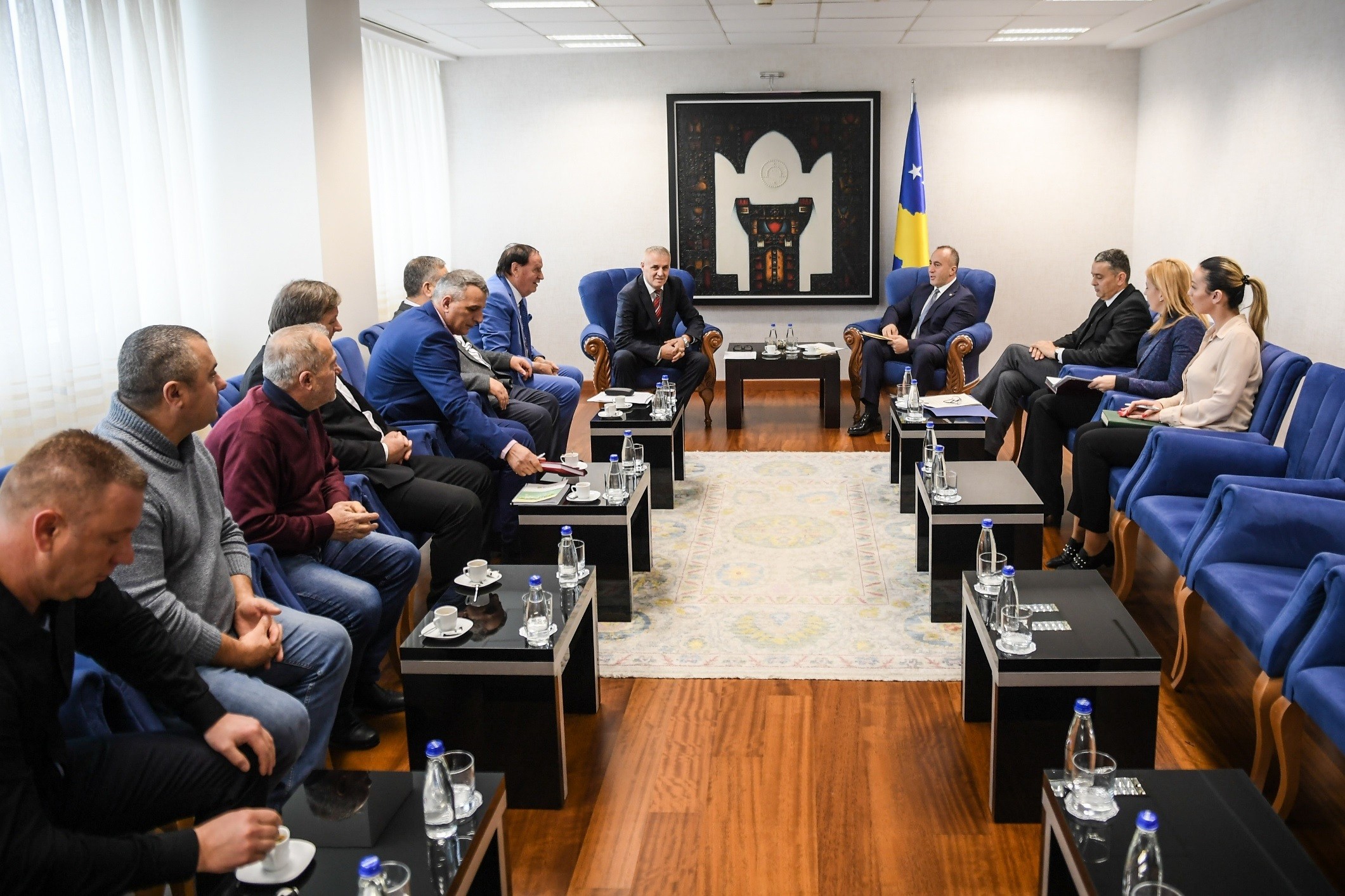 Haradinaj u bën thirrje naftëtarëve që të tregojnë kujdes karshi çmimit në treg