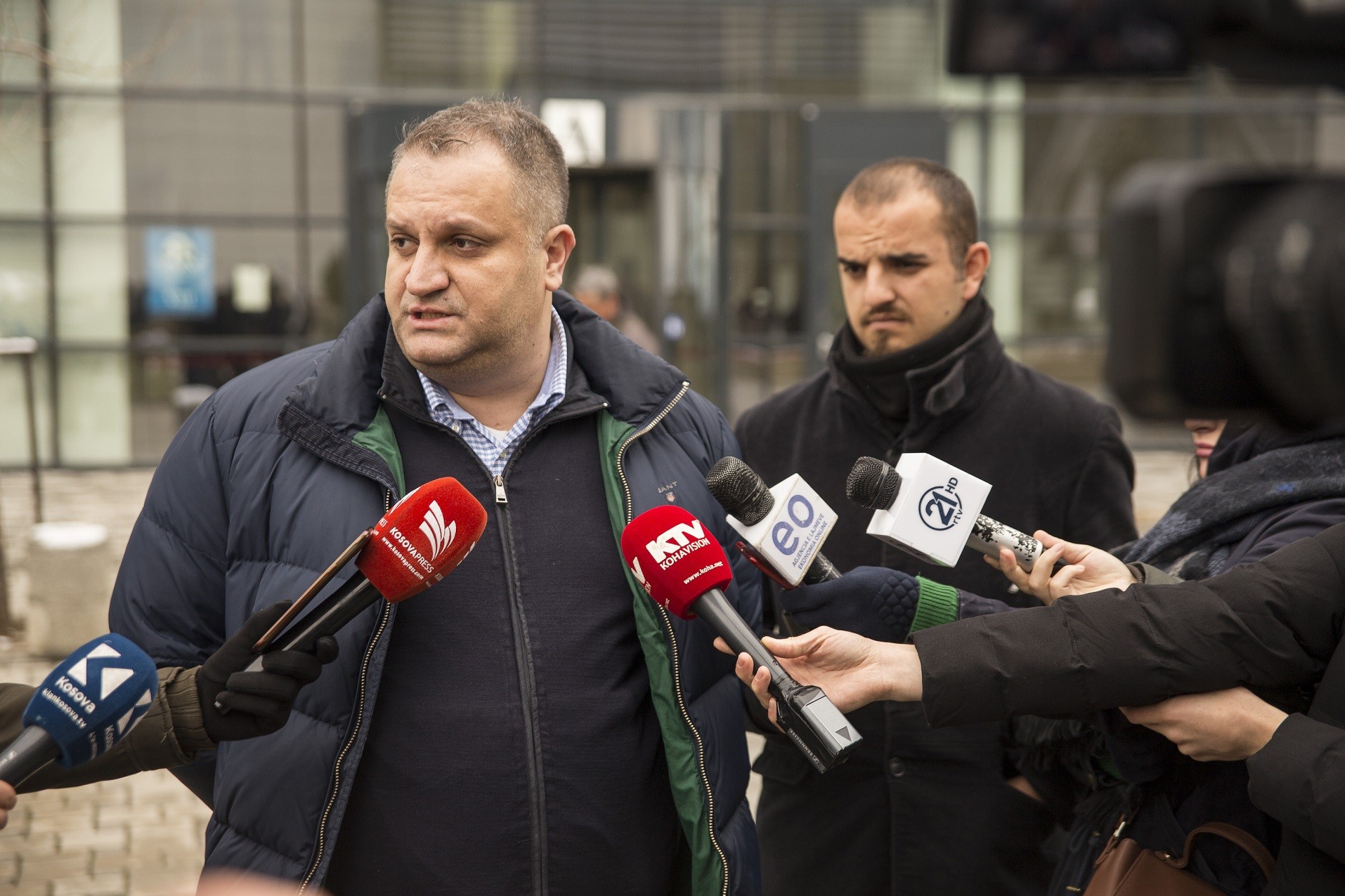Ahmeti paditë Vetëvendosjen për shpifje