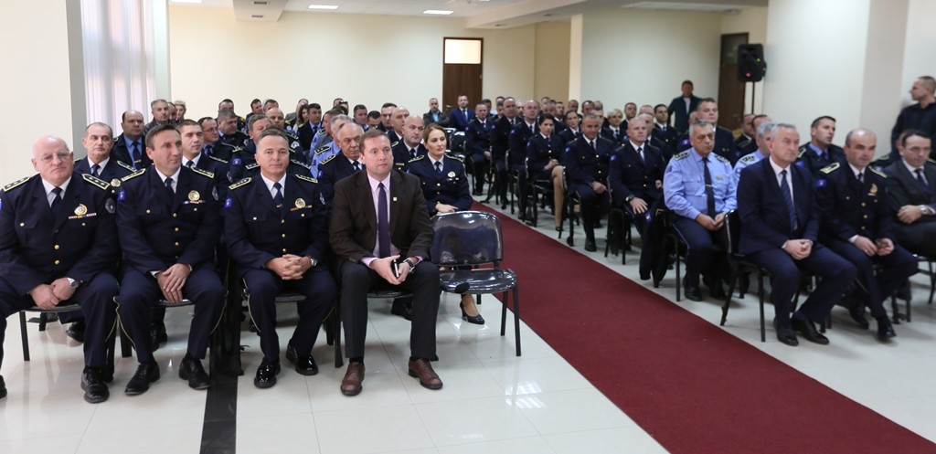 27 zyrtarë policorë gradohen në gradën major