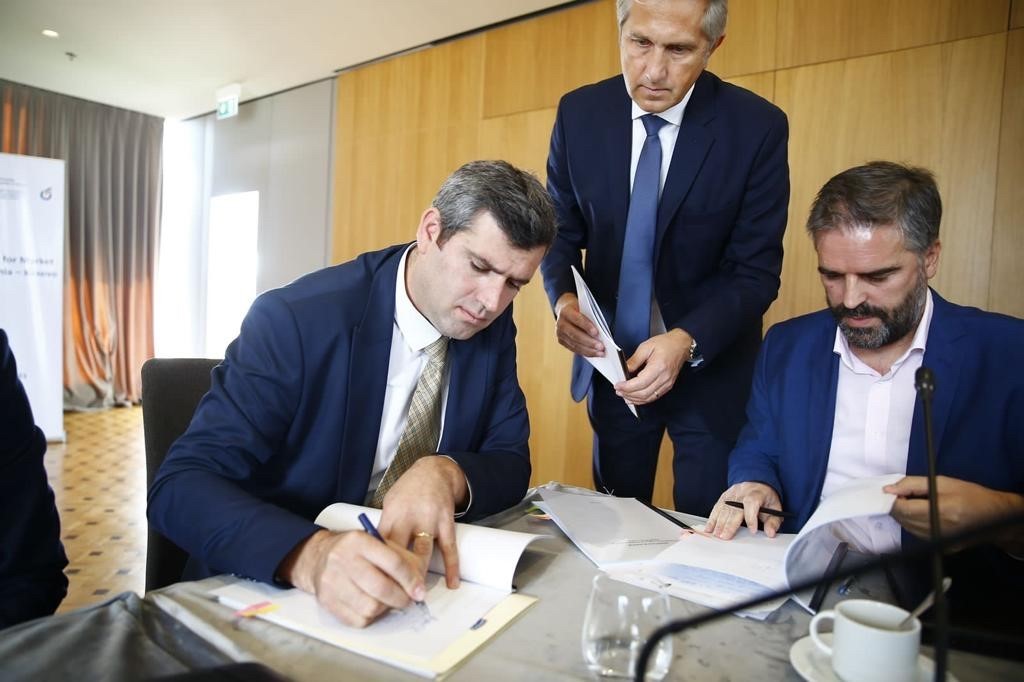 Shqipëria dhe Kosova nënshkruan marrëveshjen për tregjet e energjisë elektrike