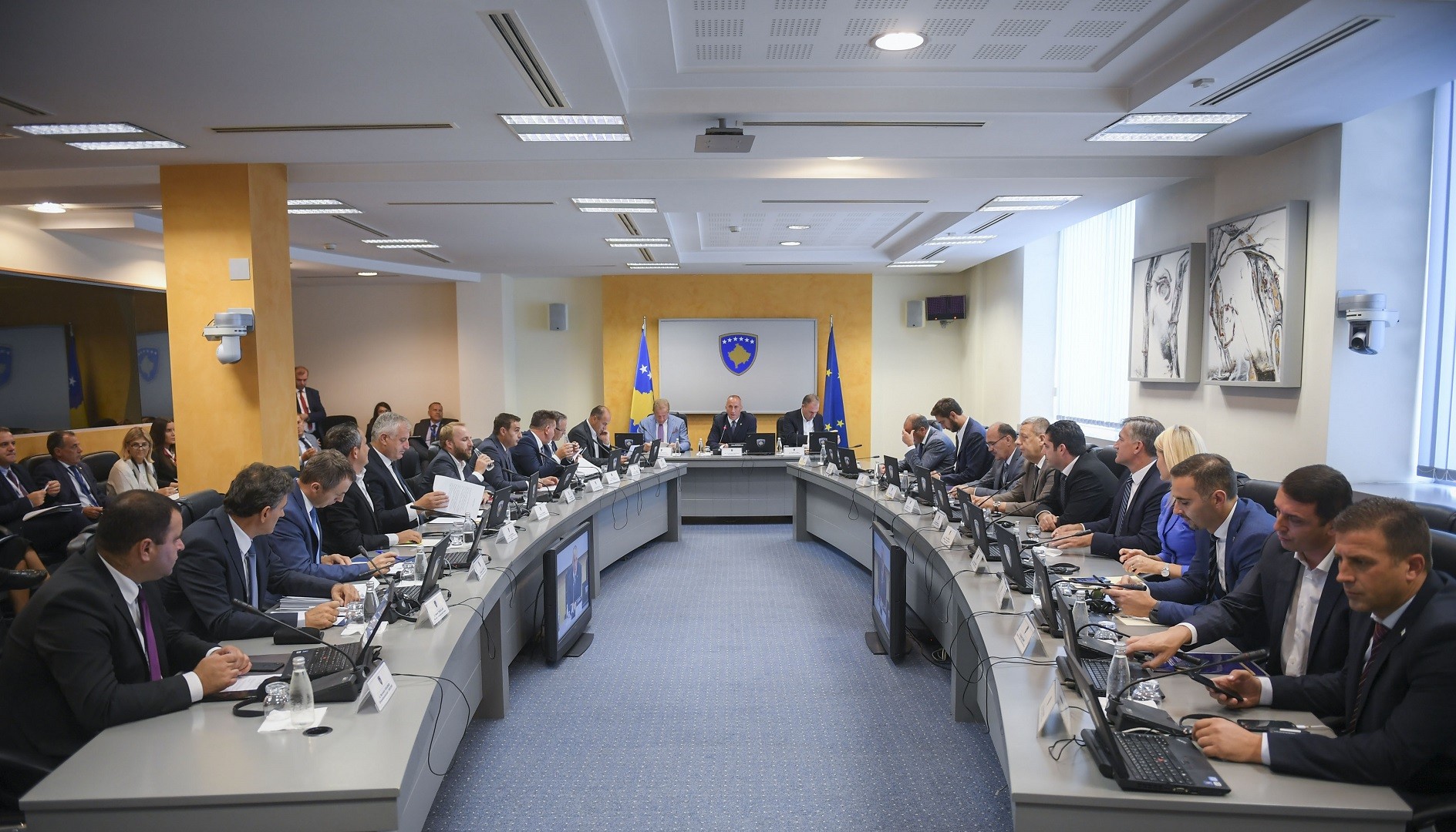 Vendimi i Qeverisë për dhënien e shtesave prokurorëve precedent i rrezikshëm