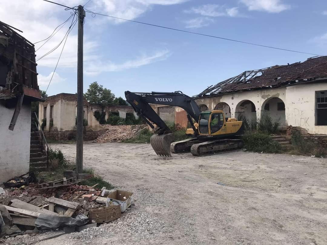 Inspektorati ndalon degradimin e Shtëpisë së Kulturës në Runik nga Komuna e Skenderajt