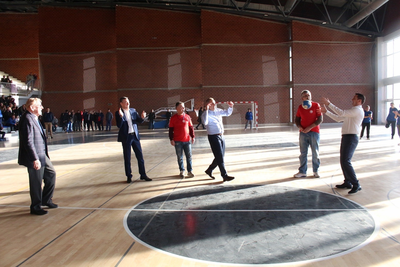 Shtimja bëhet me palestër sportive