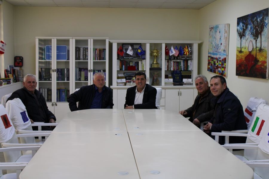 Sindikata e "Feronikelit" dhuron 2 mijë euro për familjen Abazi