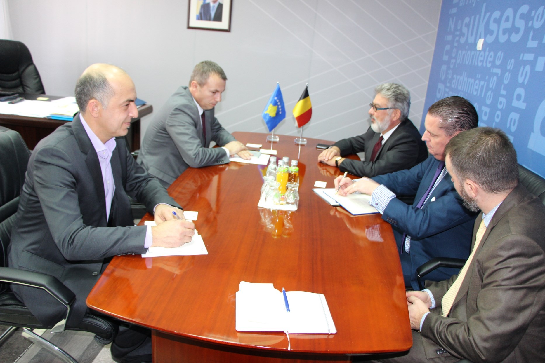 Ministri Reçica takon ambasadorin belg, François Bontemps
