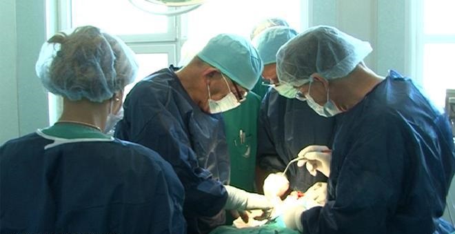 Pacientet manipulohen me vendosjen e stendave në zemër