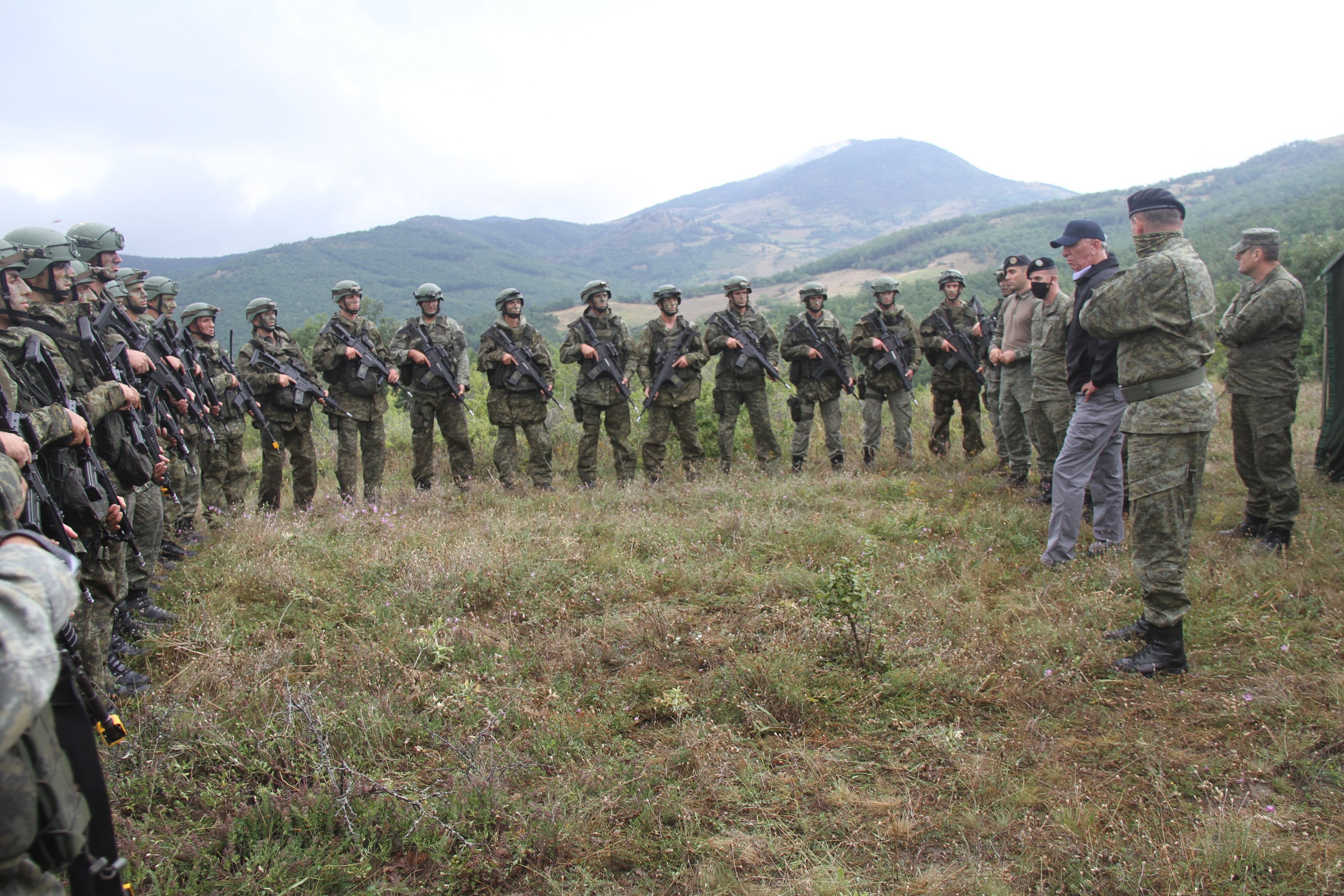 Ministri Quni ndjek nga afër zhvillimin e stërvitjeve fushore të njësiteve të KFT-së
