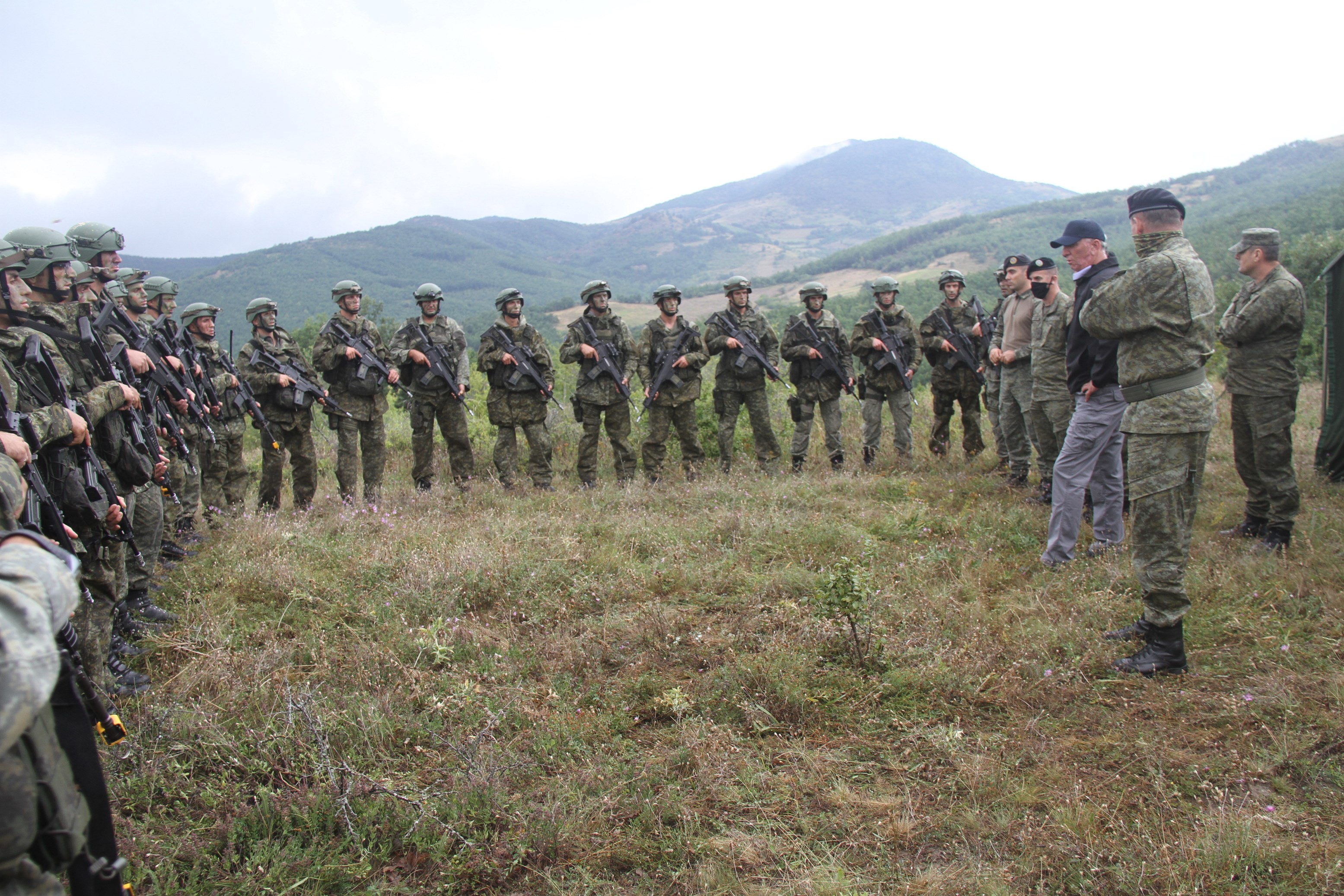 Ministri Quni ndjek nga afër zhvillimin e stërvitjeve fushore të njësiteve të KFT-së