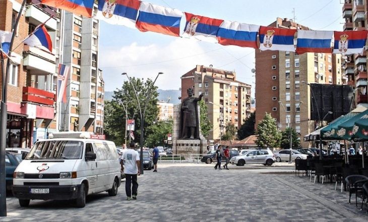 Strukturat kriminale thyejn xhamat e disa lokaleve në veri