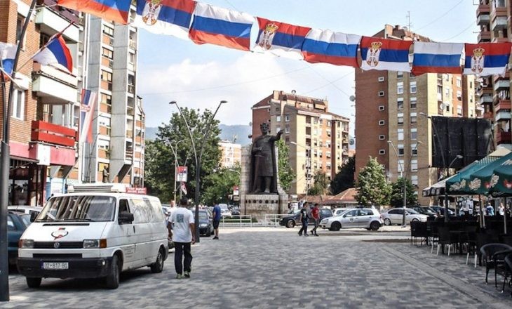 Strukturat kriminale thyejn xhamat e disa lokaleve në veri 