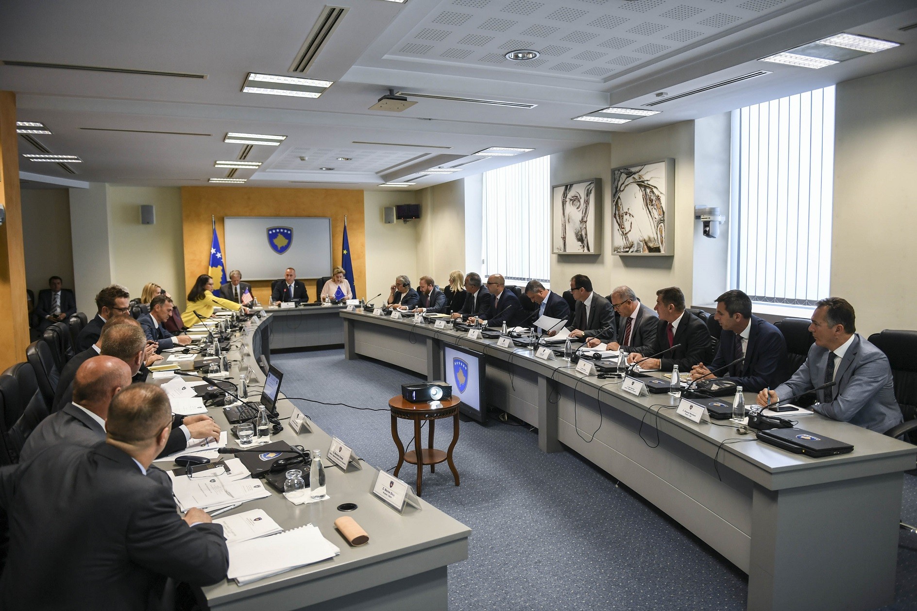 Haradinaj shpreson ta kthej besimin në institucionet e vendit