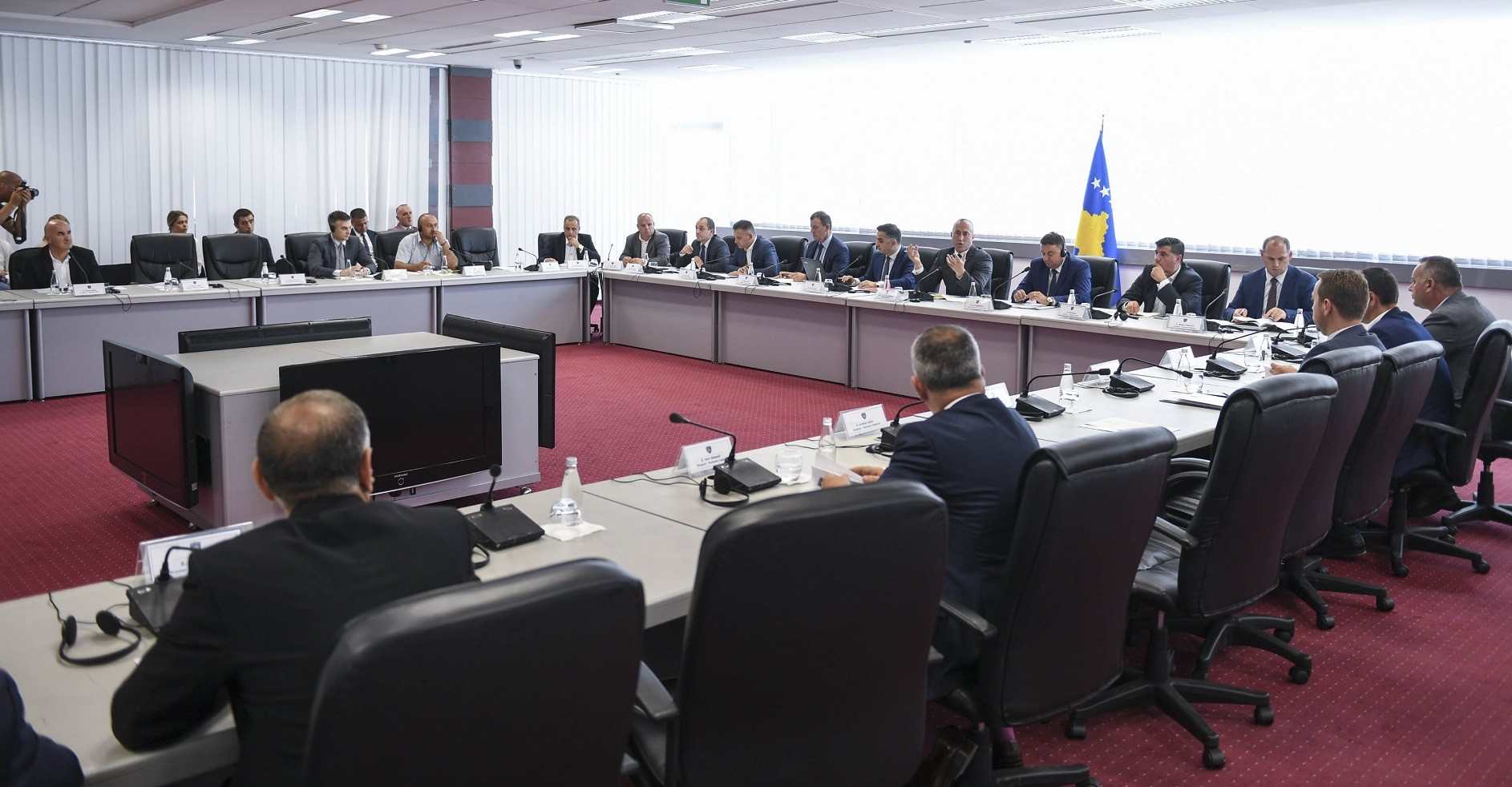 Qeveria ndihmon komunat në zgjidhjen e problemeve