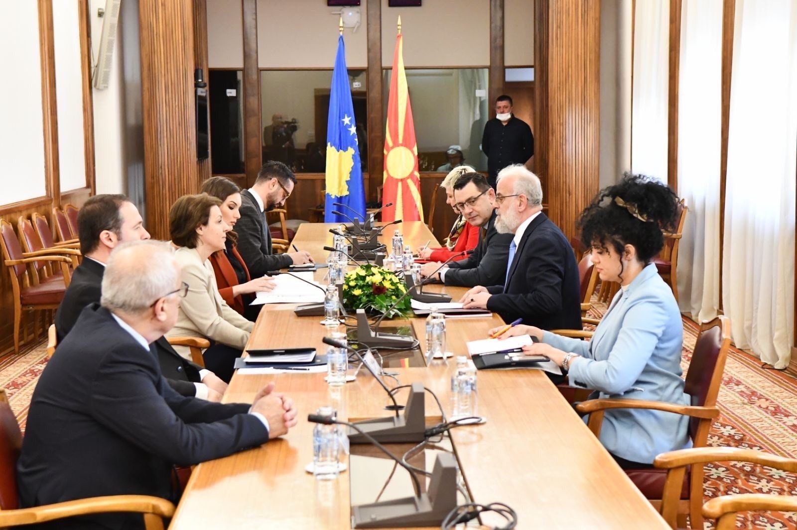 Ministrja Gërvalla në Maqedoninë e Veriut, pritet nga kryeparlamentari Xhaferi