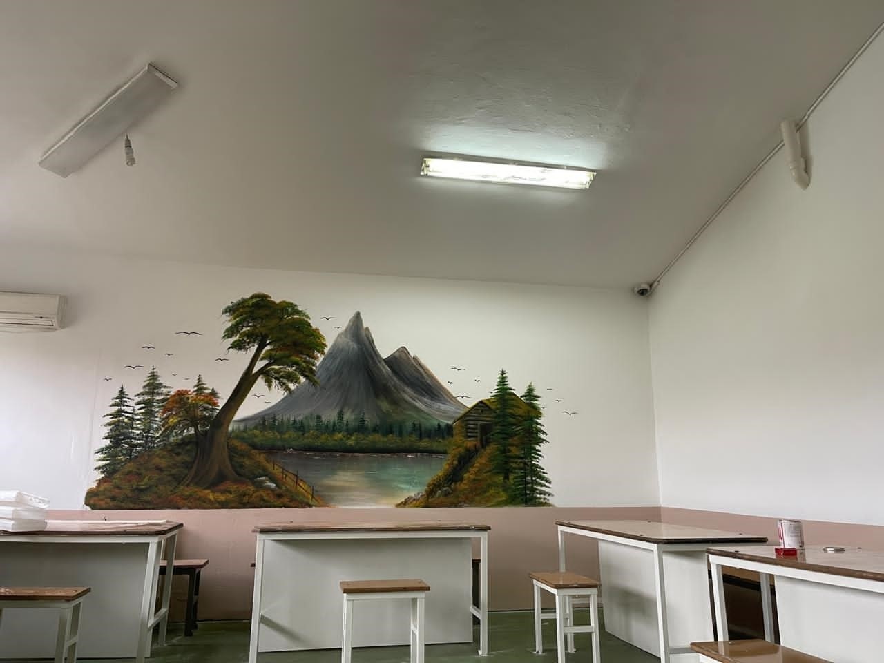 Në burgun e Dubravës të dënuarit rinovojnë sallën e vizitave familjare