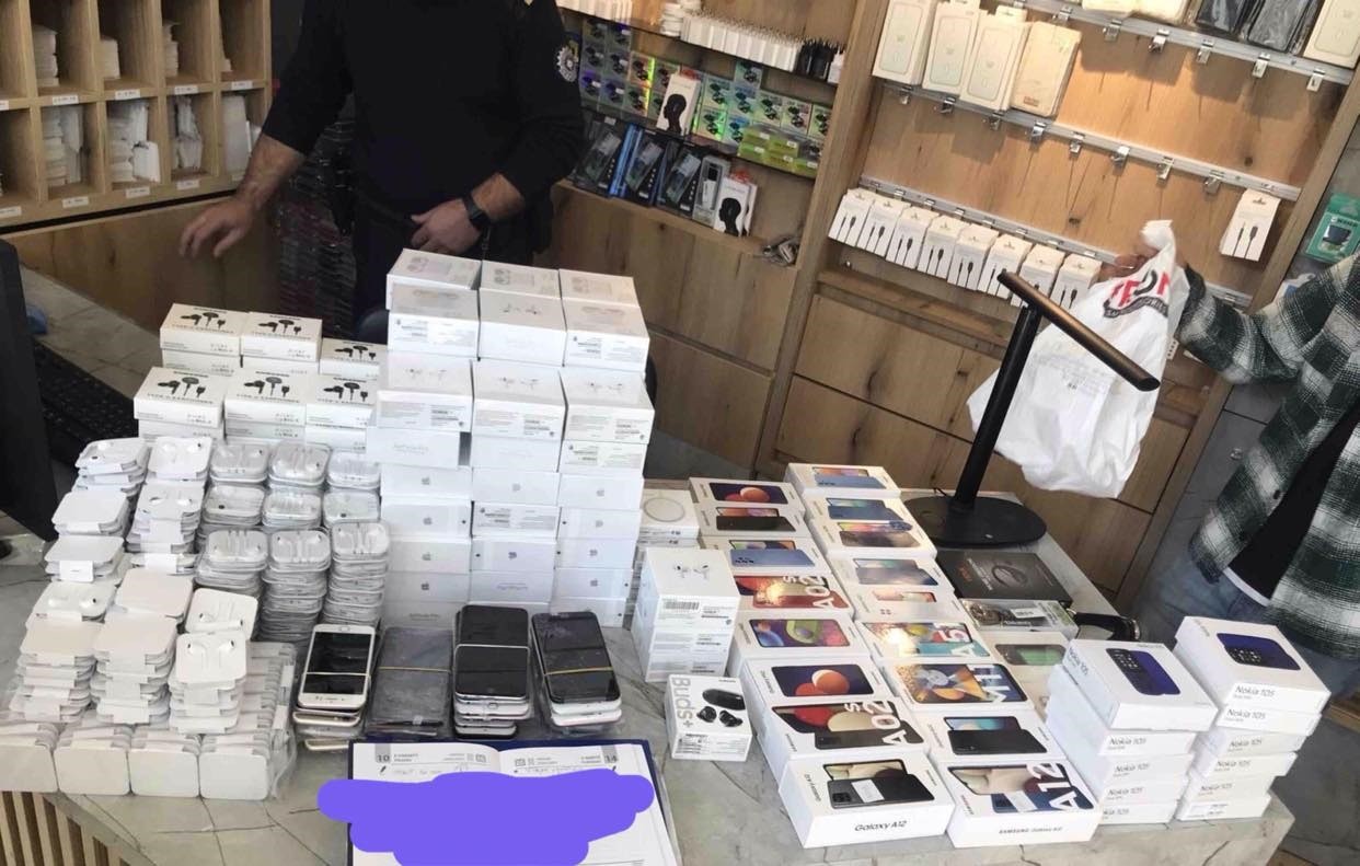 Dogana vazhdon kontrollet për telefona në qytetin e Ferizajit