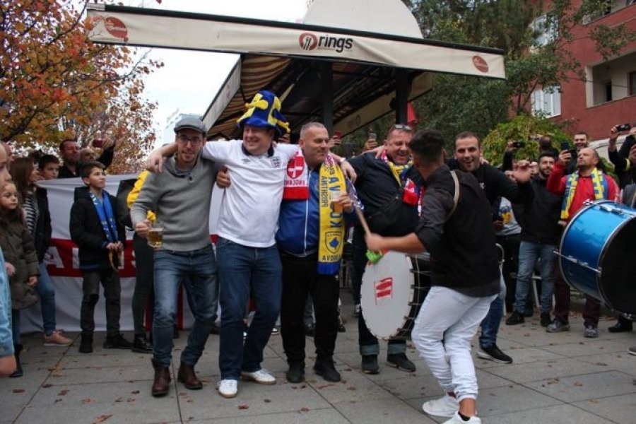 Prishtina i ofron pritje te ngrohtë tifozëve anglezë