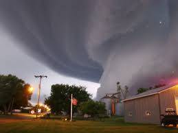 Tornadot kërcënojnë shtetet jugore amerikane