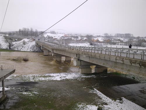 FSK nis montimin e urës në Kramovik