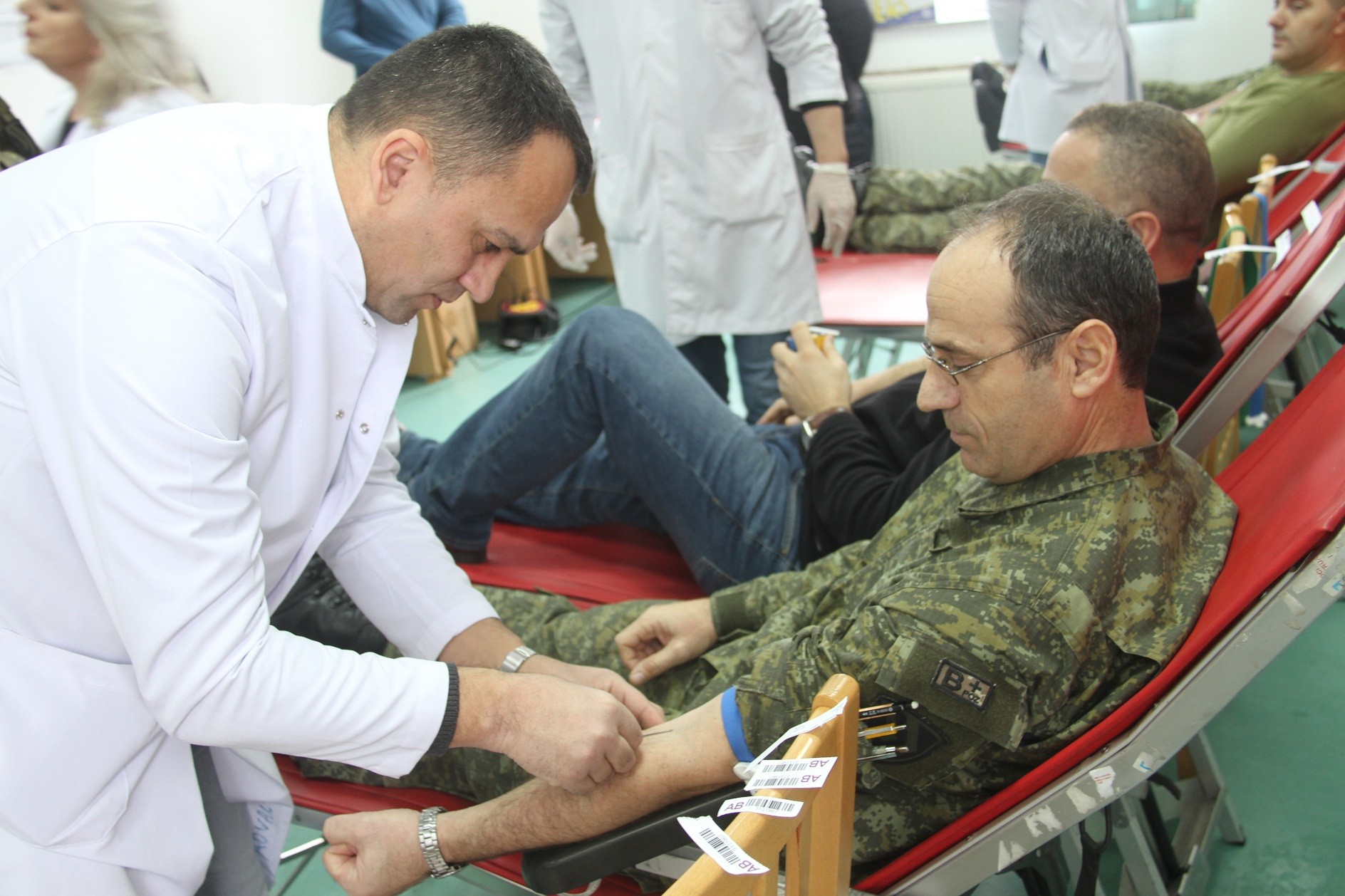 Dhurimi vullnetar i gjakut, aktiviteti i parë humanitar i Ushtrisë së Kosovës