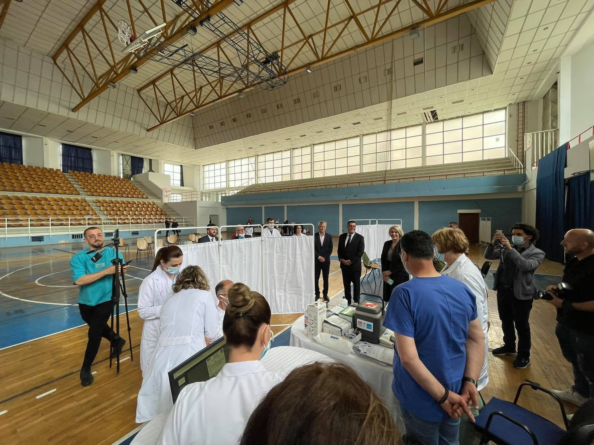 Gjilani fton shërbyesit civilë, zyrtarët dhe punëtorët e arsimit të aplikojnë për vaksinim