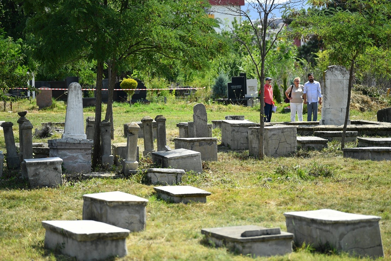 Fillon revitalizimi rreth lokacionit historik të varrezave hebraike