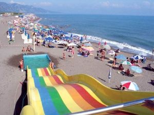 Aksion për lirimin e plazheve publike në Durrës