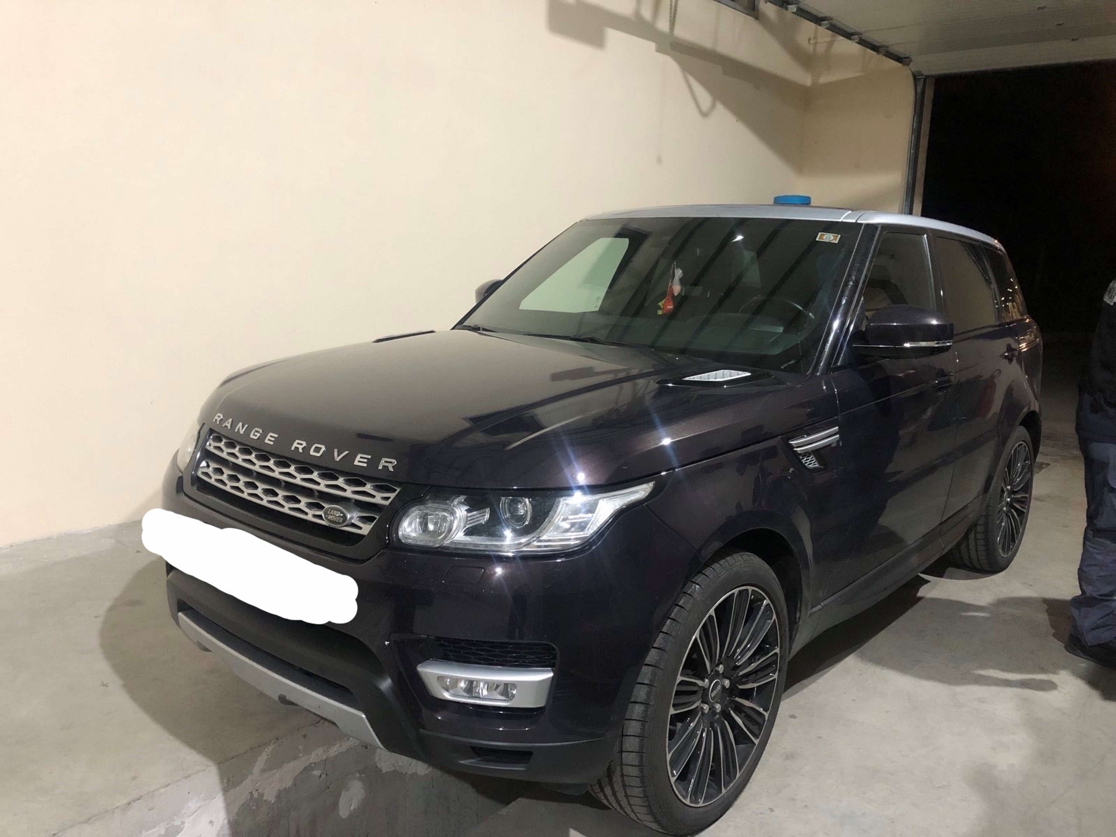Policia identifikon dhe sekuestron veturën e vjedhur