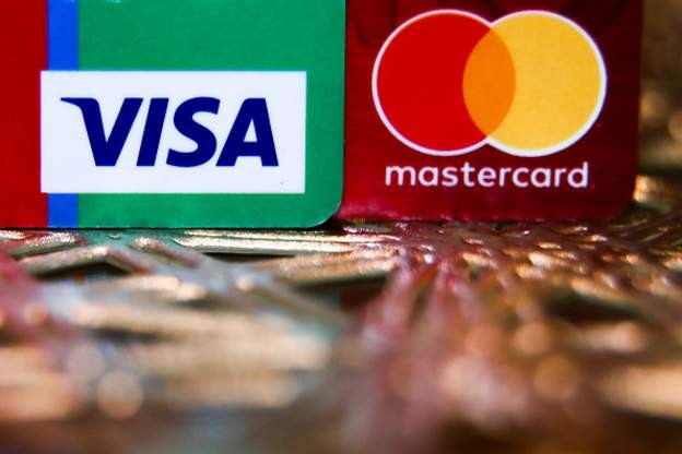 Visa dhe Mastercard pezullojnë punën në Rusi