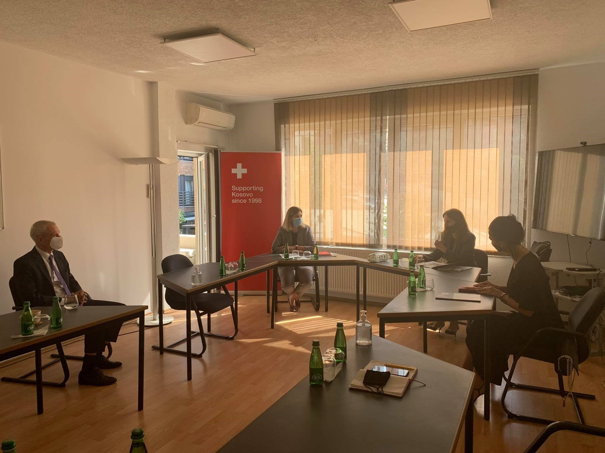 Zyrtarët e lartë të Postës u mirëpriten nga Ambasada zvicerane në Kosovë