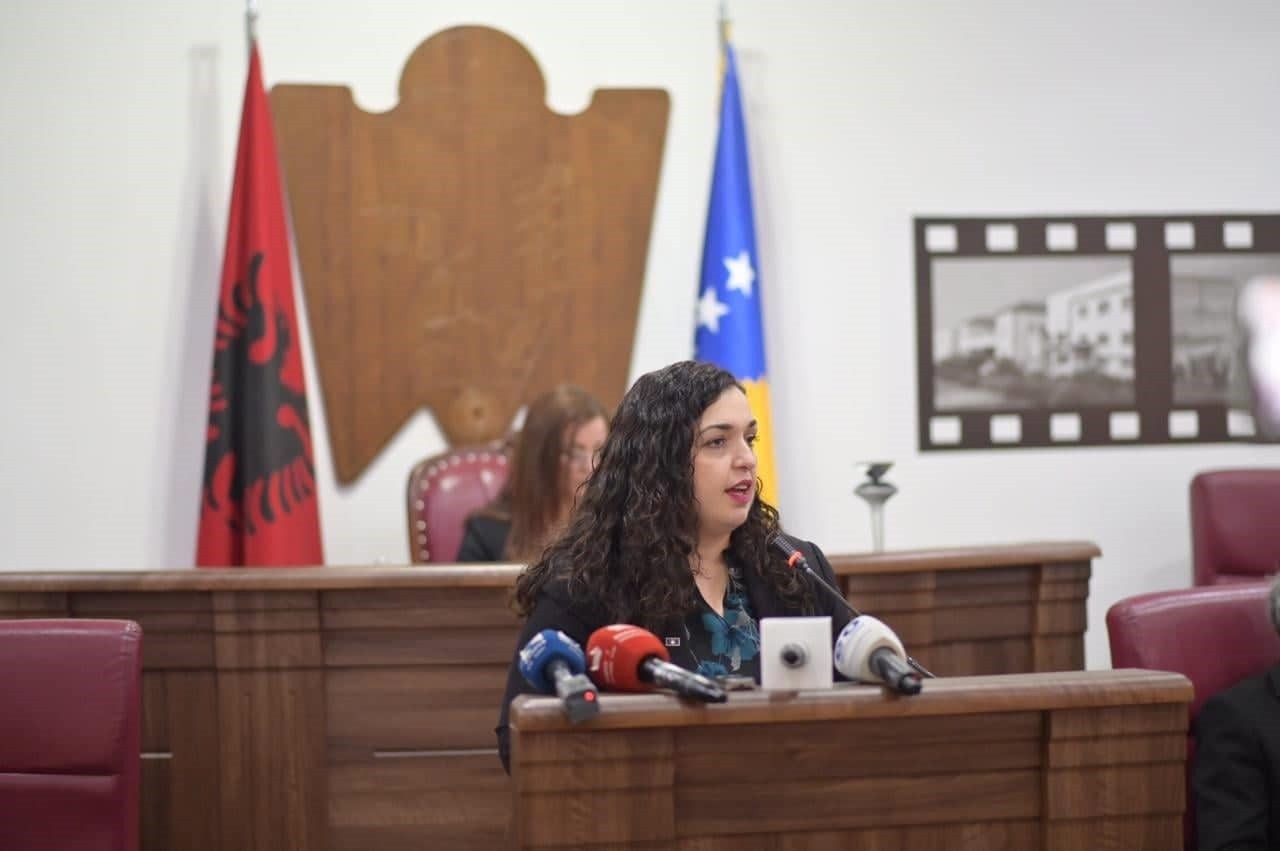 Presidentja Osmani ka udhëtuar për vizitë pune në Tajlandë dhe Singapor