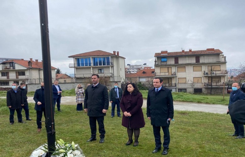 Osmani, Konjufca dhe Kurti bëjnë homazhe në varrezat e dëshmorëve në Velani