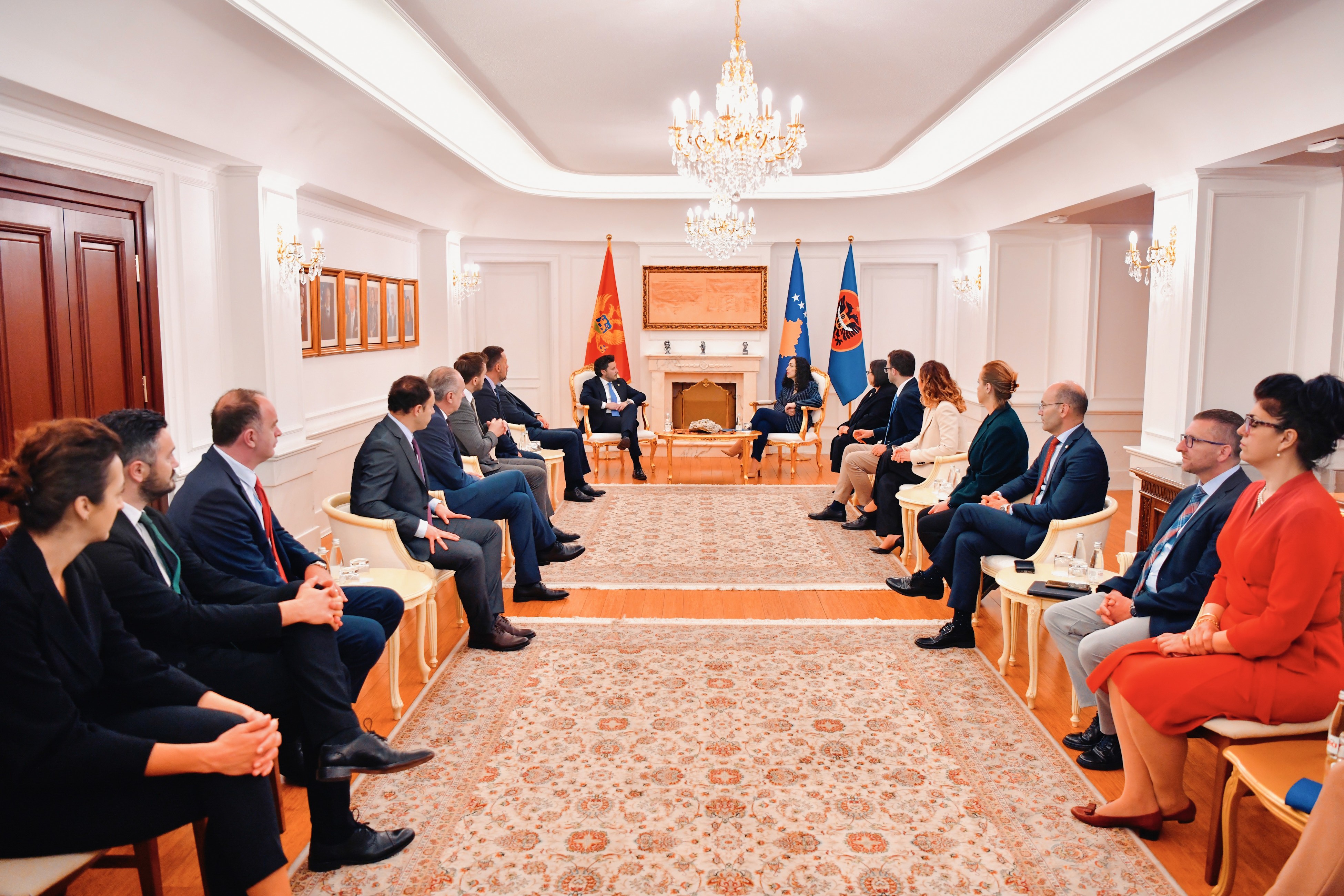 Presidentja Osmani takoi kryeministrin në detyrë të Malit të Zi, Dritan Abazoviq