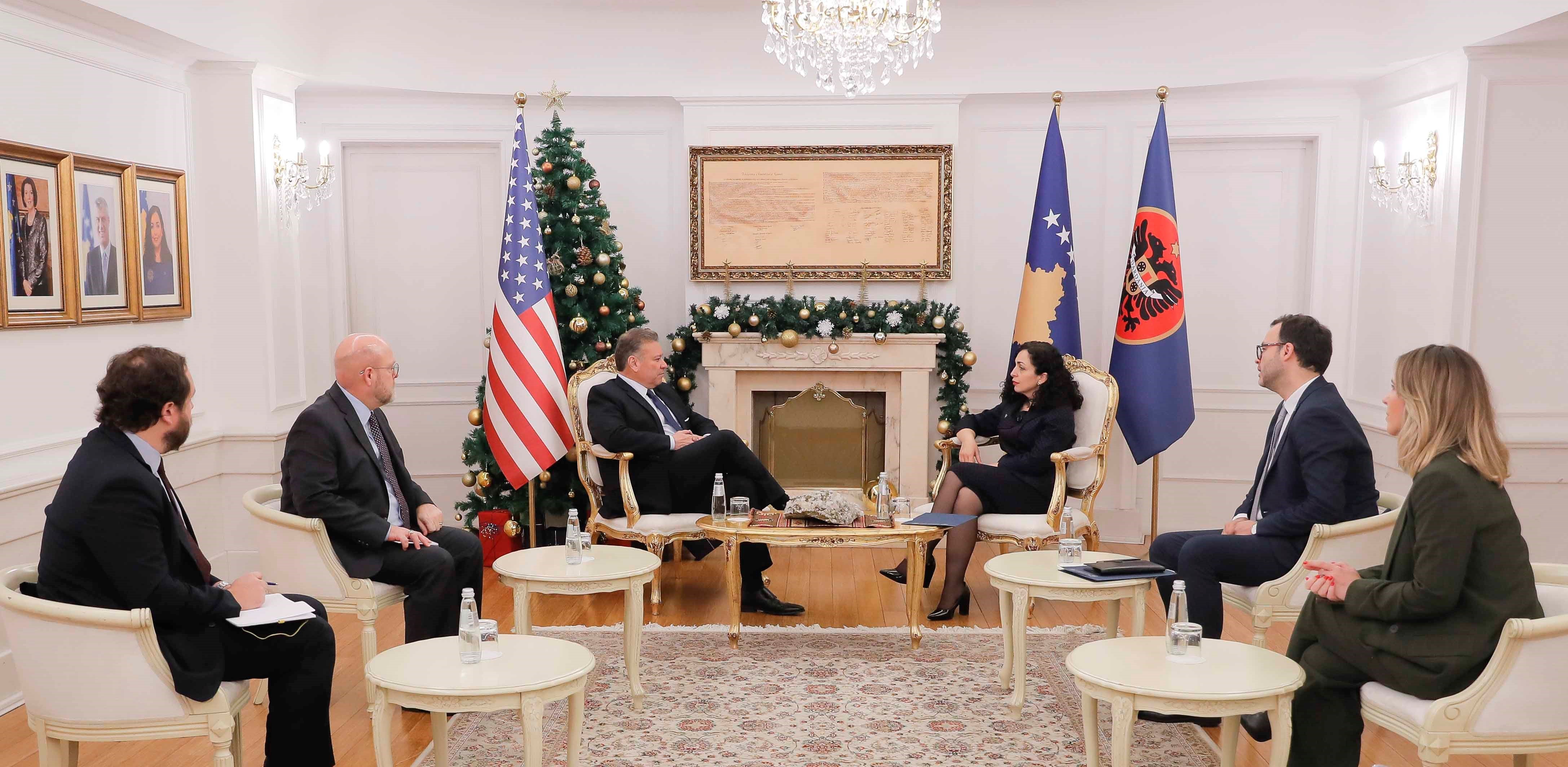 Osmani dhe Escobar diskutojnë avancimin e raporteve mes Kosovës dhe SHBA-ve  