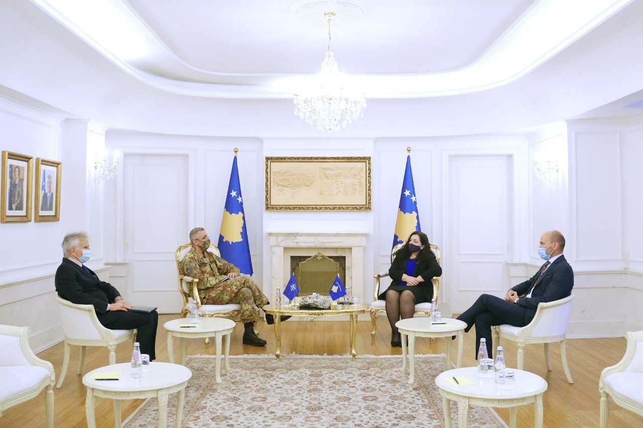 U.d. Presidentja Osmani priti komandantin e KFORit, gjeneral Michele Rissi-n