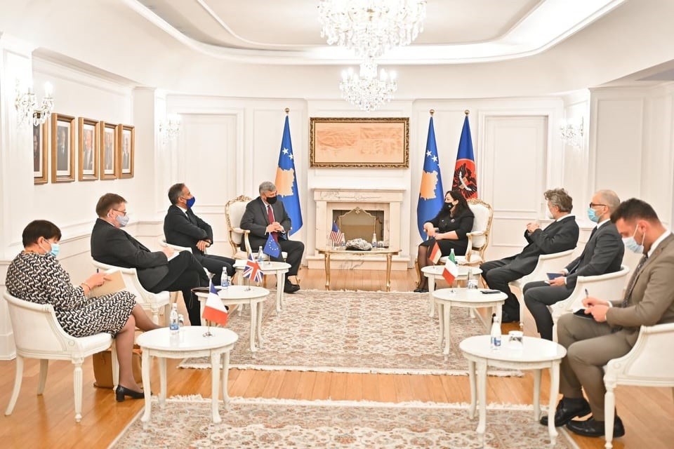Presidentja Osmani diskutoi për vëzhgimin e zgjedhjeve me përfaqësues QUINT-it