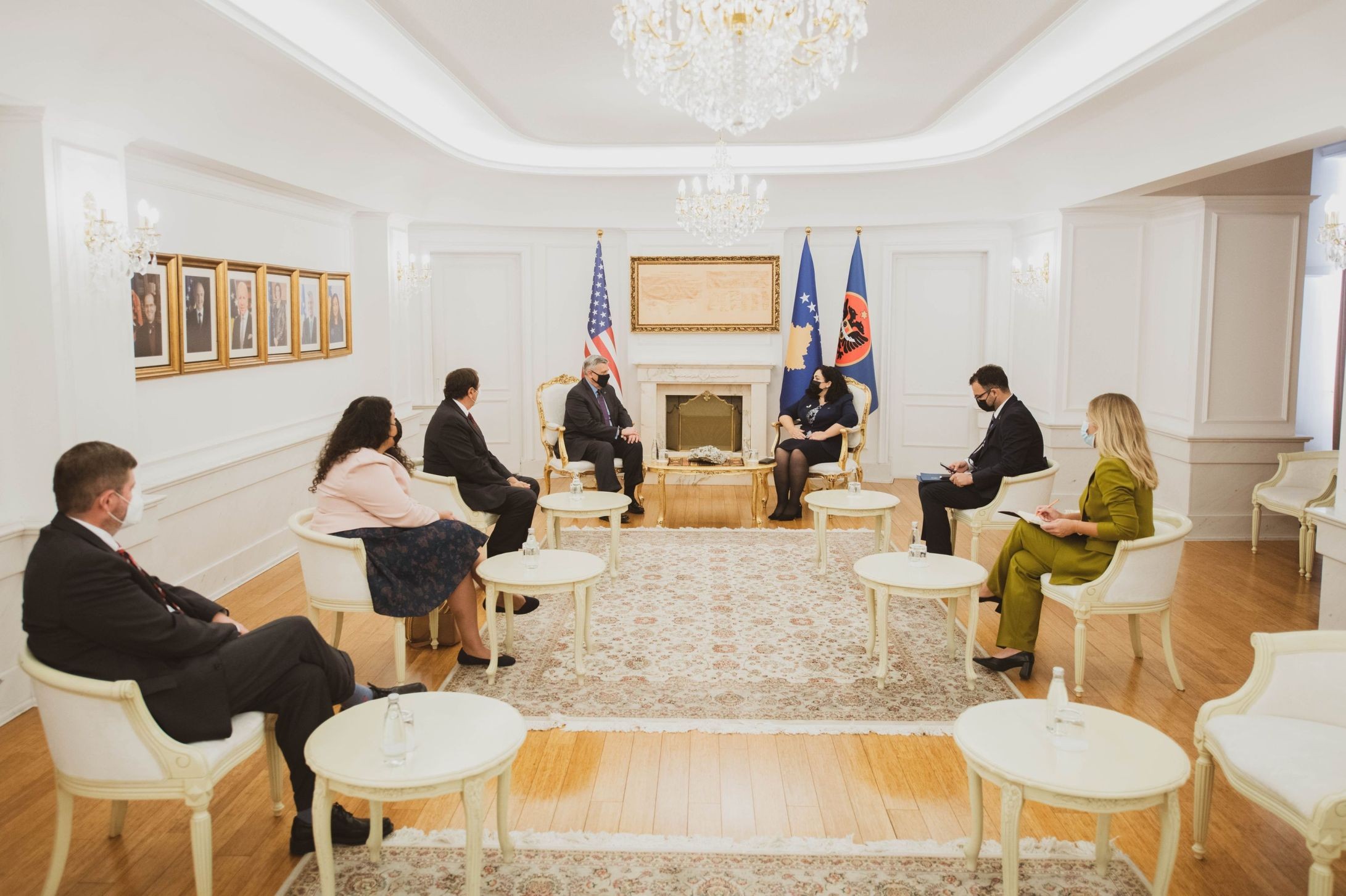 Presidentja Osmani priti në takim lamtumirës ambasadorin Kosnett