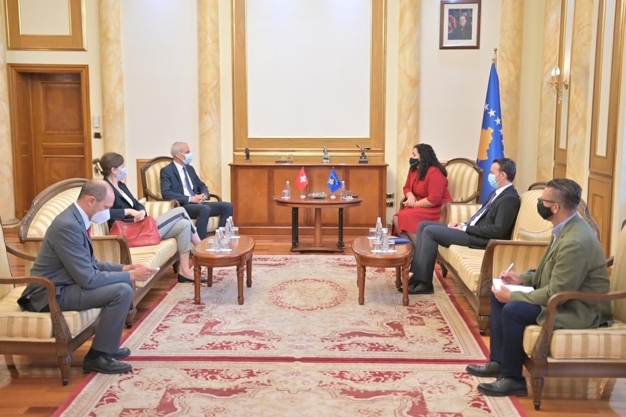 Kryekuvendarja Osmani i uron mirëseardhje ambasadorit Kolly