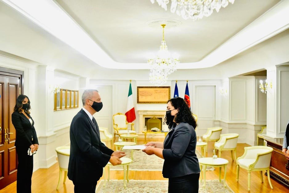 Osmani pranoi letrat kredenciale nga ambasadori i Italisë, Antonello De Riu