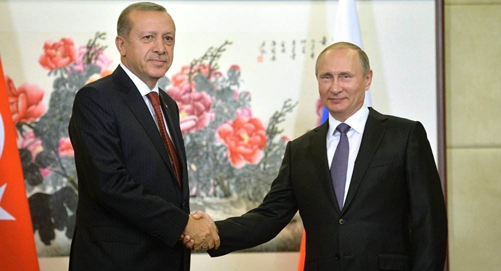 Putini e Erdogani zgjerojnë bashkëpunimin ushtarak ruso-turk