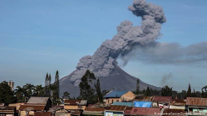 Rritet aktiviteti i Vullkanit Sinabung në Indonezi