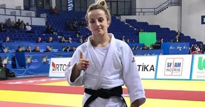 Distria Krasniqi dhe Akil Gjakova marrin shpërblimeve shtetërore