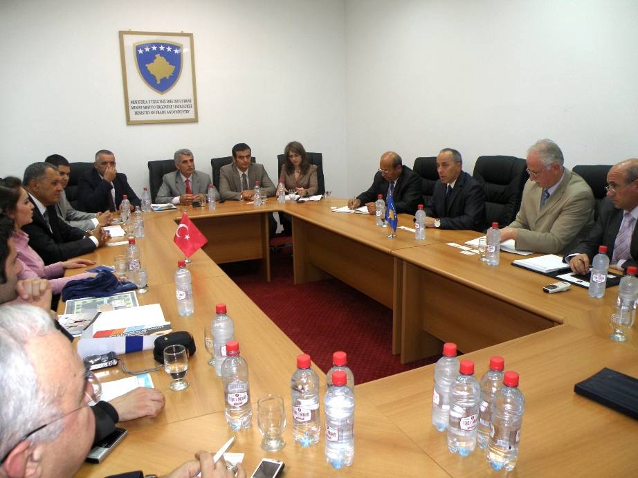 Ministri Zharku priti delegacionin e afaristëve nga Turqia