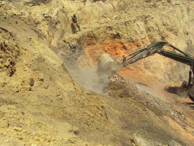 Lokacioni i gërmimeve në Zhilivodë kaplohet nga zjarri