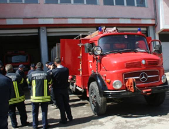 Zjarrfikësit paralajmërojnë protesta