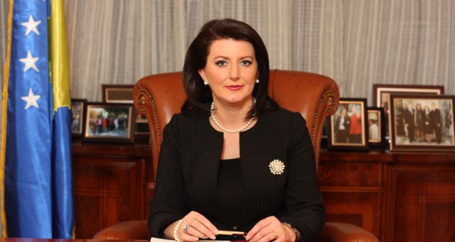 Jahjaga uron nxënësit, mësimdhënësit dhe prindërit.